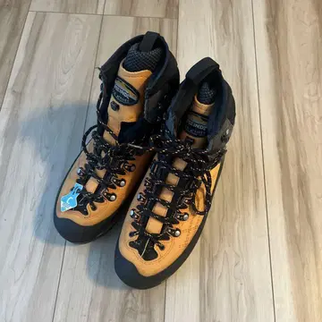 미사용 새상품 MEINDL 등산화 GORE-TEX 오렌지/블랙