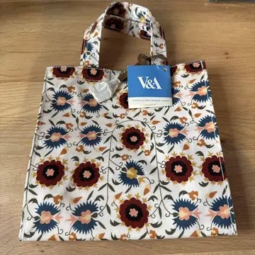 [미사용 새상품] V&A 꽃무늬 핸드백 Harrods 제작
