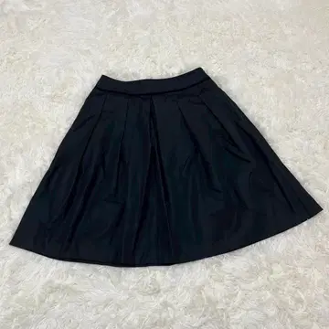Aylesbury 스커트 턱 플레어 탄력 소재 클래식 깔끔