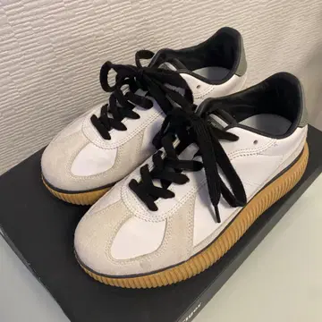 오니츠카타이거 데레시티 화이트/카키 23.0cm