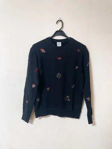 ZARA 자수 블랙 크루넥 맨투맨
