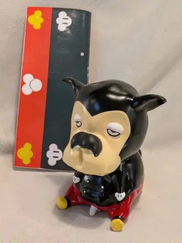 ON PLASTIC STUDIO MICKEY DOG