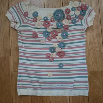 MOSCHINO 입체 꽃 모티브 스트라이프 니트 반팔