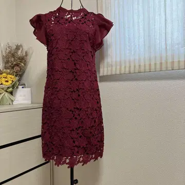 Lily Brown 버건디 꽃무늬 레이스 무릎 기장 원피스 반팔 파티