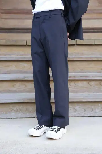 YOKE BACK SLIT STRAIGHT PANTS