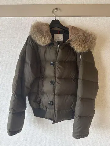 MONCLER 올리브 그린 다운 자켓