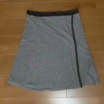 TOMMY HILFIGER 스트라이프 플레어 스커트 M