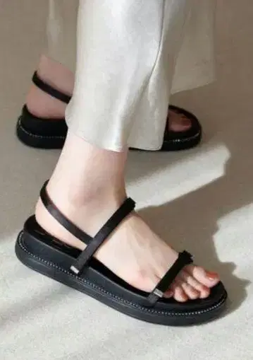 LE TALON 젬 피스 샌들 S 사이즈