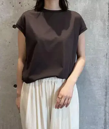 카오스 암 레트 T셔츠 브라운