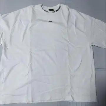 NEW ERA 화이트 티셔츠