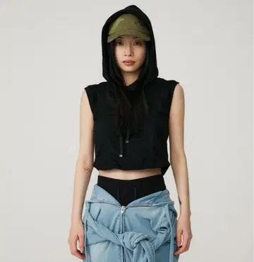 BEEDEN VEST STUDS HOODIE black