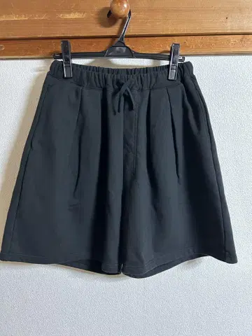 ANCELLM TUCK SWEAT SHORTS BLACK 사이즈 1