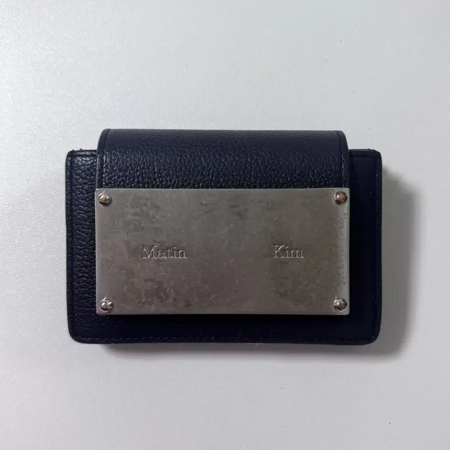 MATIN KIM | 마뗑킴 Matin Kim GLOSSY LEATHER COIN WALLET on