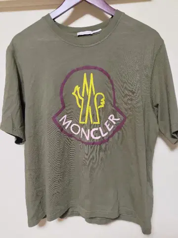 MONCLER 올리브색 티셔츠 L 사이즈