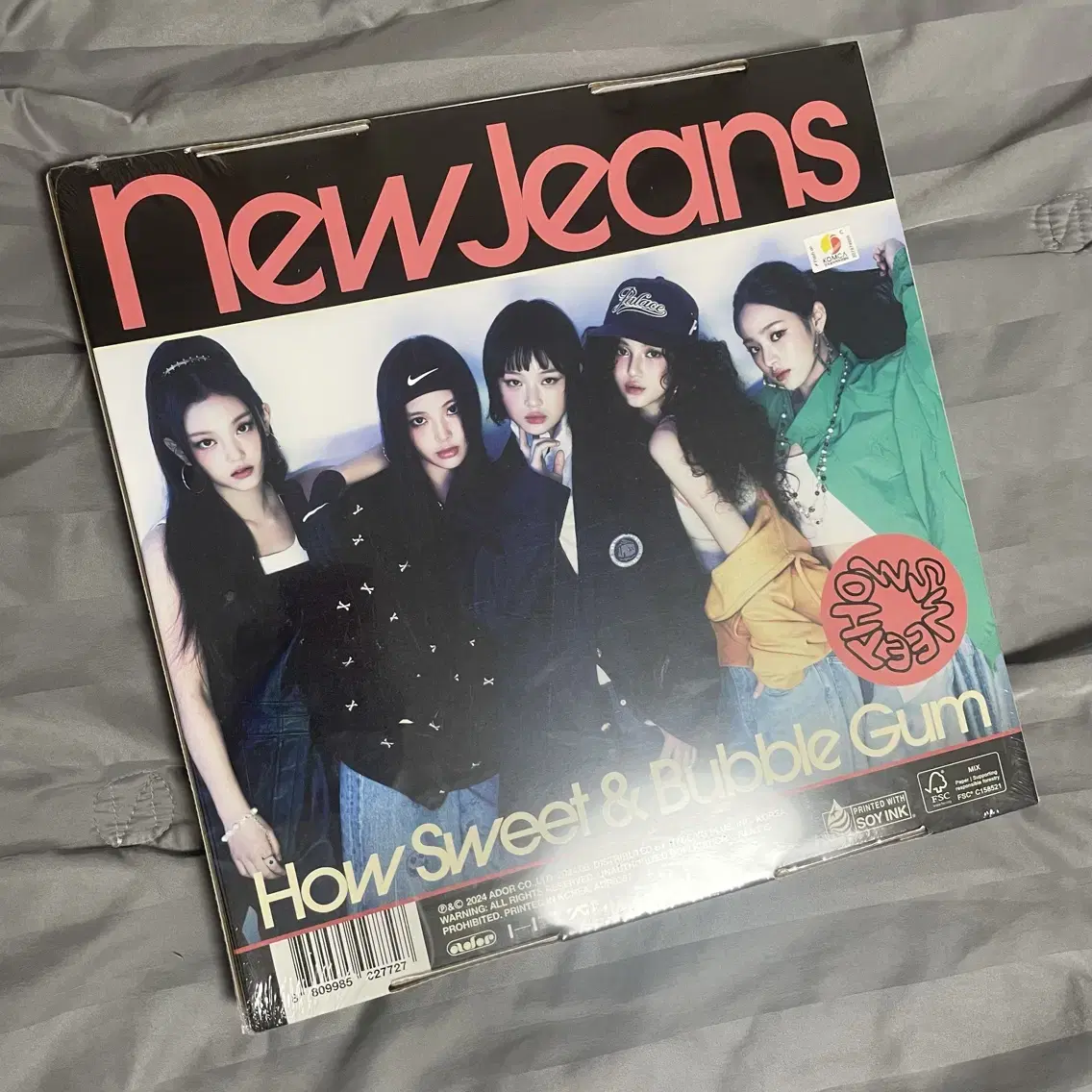 ターゲット限定 ポストカード付きNew Jeans How Sweet 未開封 NEW JEANS | 뉴진스 New Jeans How Sweet Sealed Album on