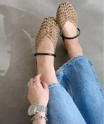 [새상품급] LE TALON 스퀘어 크로셰 스트랩 플랫 23.5cm