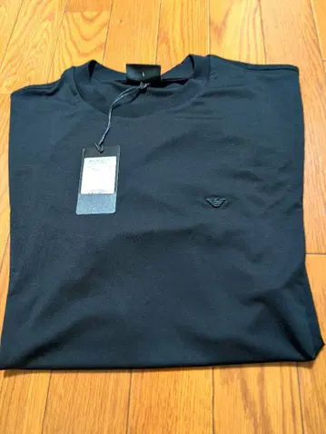 EMPORIO ARMANI 블랙 티셔츠