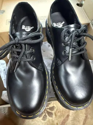 Dr.Martens 3홀 통굽 모델 닥터마틴