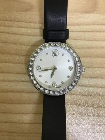 [ WR ] Swarovski 고무 벨트 시계 5706663