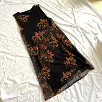 새상품급 Desigual 꽃무늬 슬리브리스 원피스 S 블랙 플로럴
