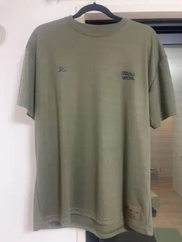 WIND AND SEA Abu Garcia 티셔츠 올리브
