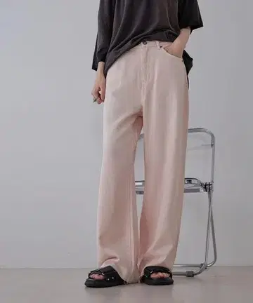 이번 시즌 지나시스 릴랙스 루즈 컬러 데님
