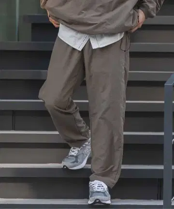 현행 아메리칸 랙시 나일론 태서 이지 팬츠