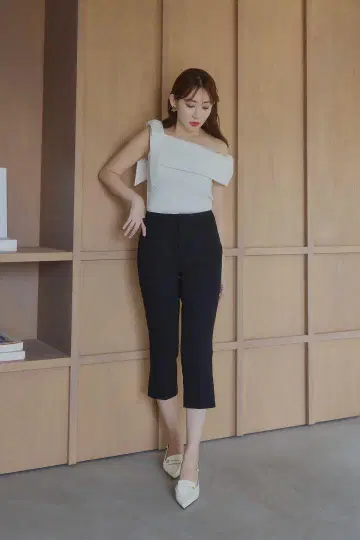 택 포함 미사용 Tailored Capri Pants herlipto