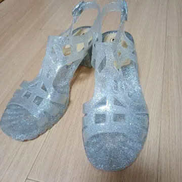 글리터 실버 PVC 샌들