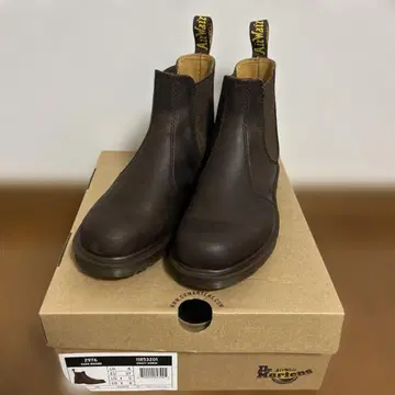 Dr. Martens 2976 브라운 사이드 고어 부츠