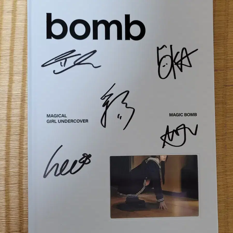 ILLIT magic bomb sign album wts yoona moka iroha wonhee minzuu min