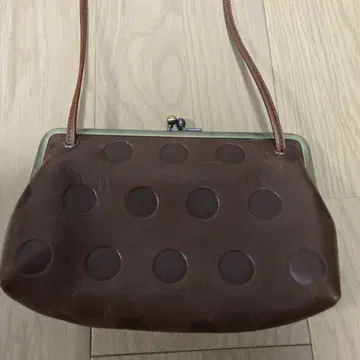 kanmi 브라운 도트 파우치 백