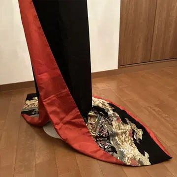 밑단 끌림 허리 아래 순수 실크 검정색 토메소데 핸드메이드