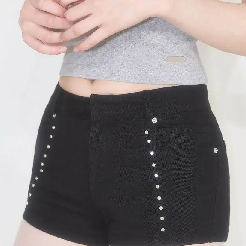 ショートパンツ ILLIGO Crop Stud Shorts 5BMR0205 Illigo Crop Stud Shorts Black on Bunjang Global Site.