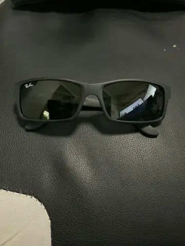 Ray-Ban RB 4151