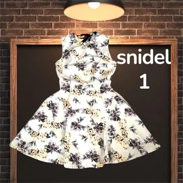 snidel 스나이델 슬리브리스 원피스 꽃무늬 비쥬