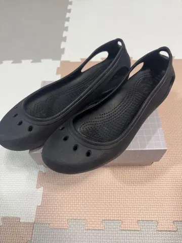 Crocs 블랙 플랫 샌들 W9