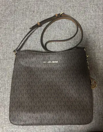 MICHAEL KORS 모노그램 숄더백
