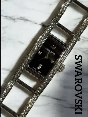 [ 새상품급 ] SWAROVSKI 스와로브스키 블랙 다이얼 손목시계