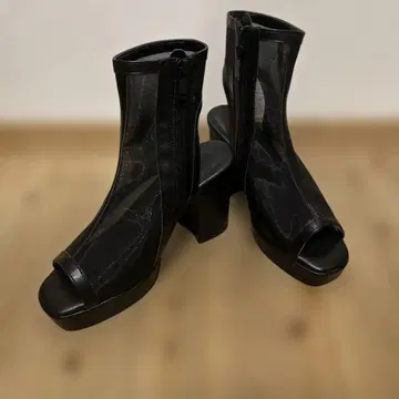 검정 메쉬 오픈토 부츠