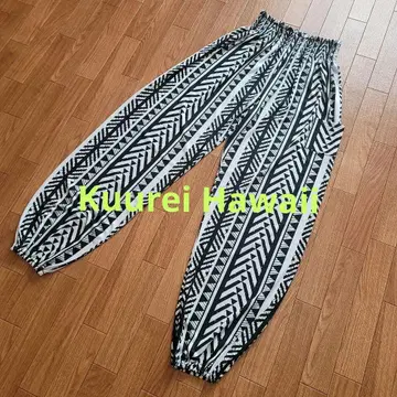 Kuulei Hawaii 알라딘 팬츠 타파 패턴 화이트 x 블랙