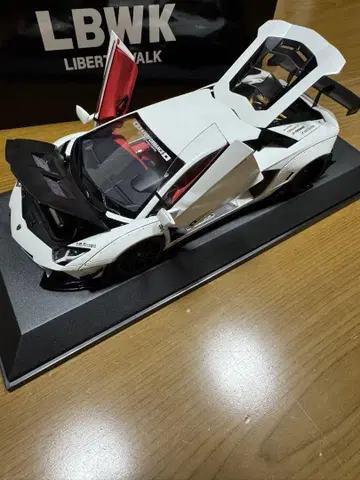 오토아트 1/18 람보르기니 아벤타도르 미사용