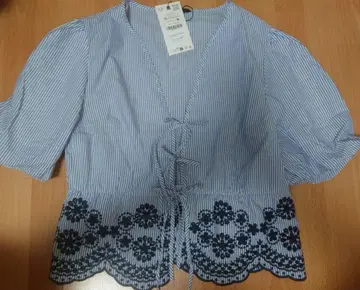 ZARA 스트라이프 자수 상의 블라우스