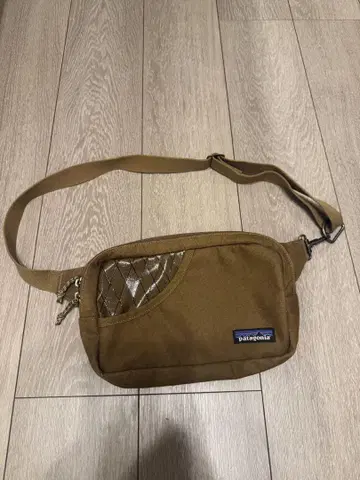 Patagonia 바디백 베이지
