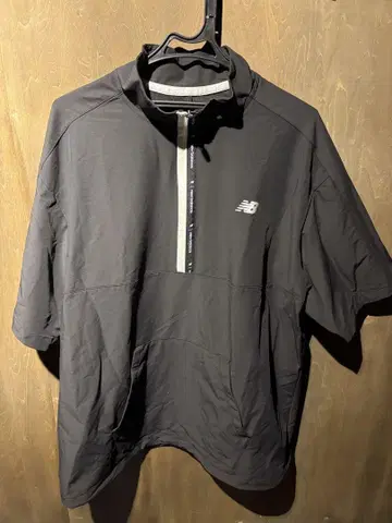 New Balance 하프 지퍼 셔츠 블랙 사이즈 7