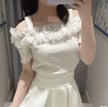 미사용 새상품 evelyn 리본 비쥬 오프숄더 화이트
