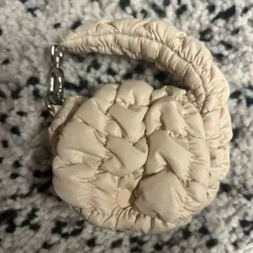 COS 퀼트 나노 백 화이트