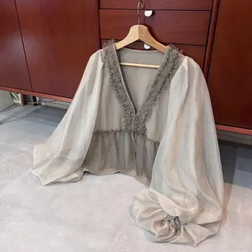 프릴 시어 블라우스 bonny