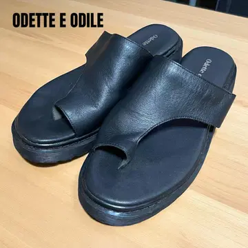 Odette e Odile 애로우즈 쪼리 샌들 블랙 35