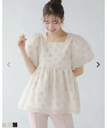 fitmore 자수 자카드 백리본 페플럼 블라우스